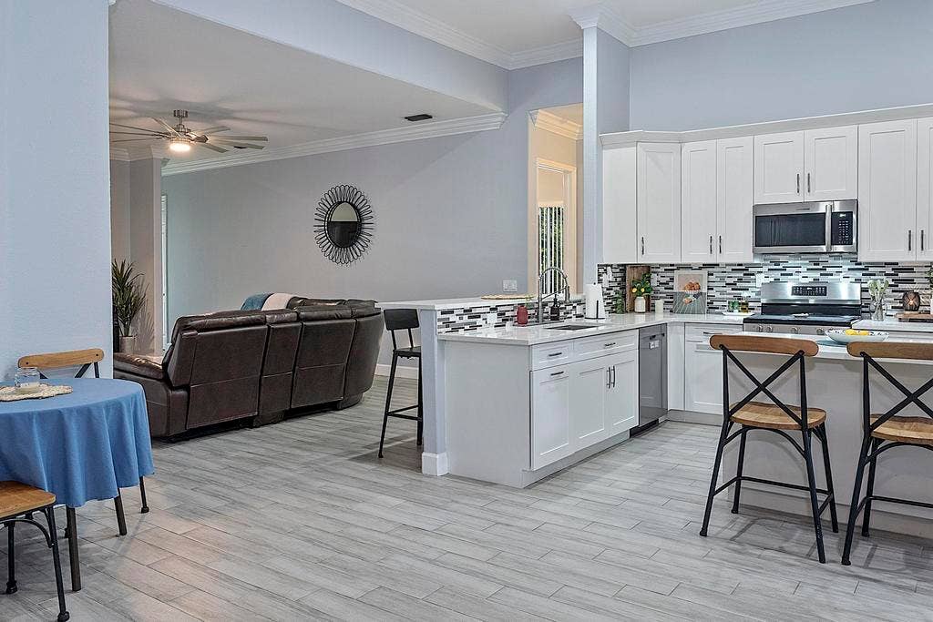 5734 NW 50th Dr - - 560
