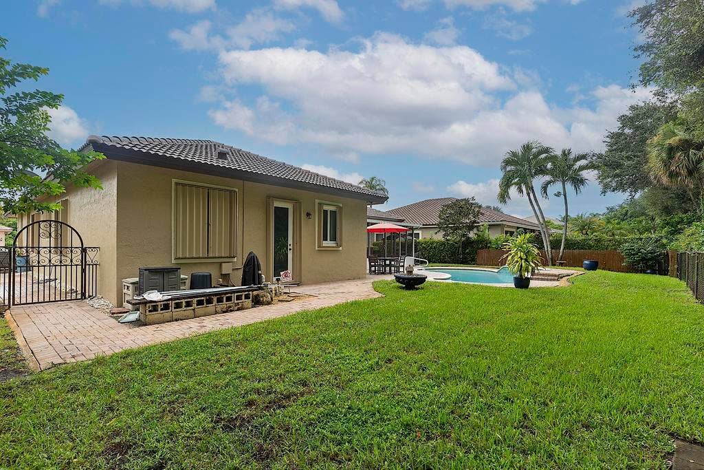 5734 NW 50th Dr - - 593