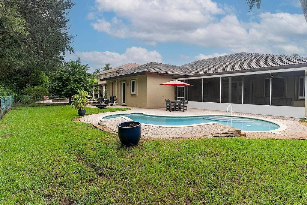 5734 NW 50th Dr - - 591