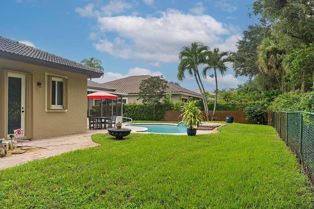 5734 NW 50th Dr - - 594