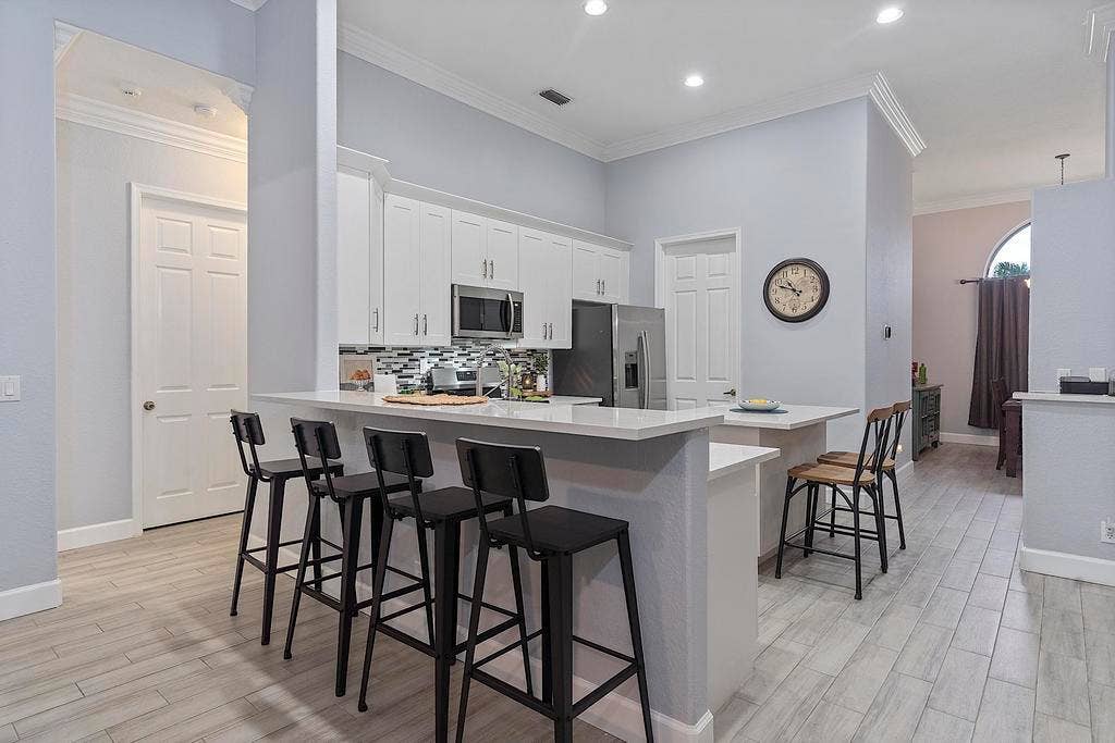 5734 NW 50th Dr - - 568