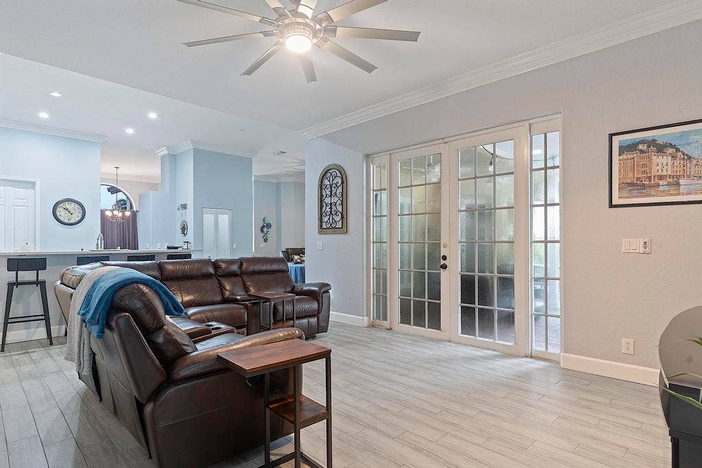 5734 NW 50th Dr - - 570