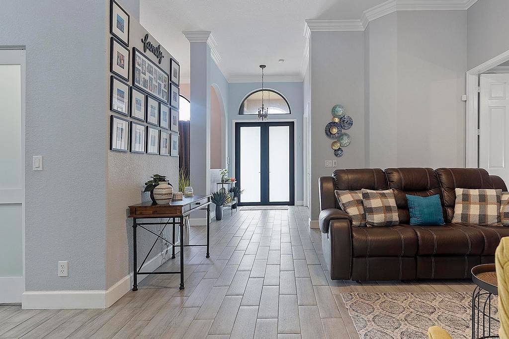 5734 NW 50th Dr - - 558