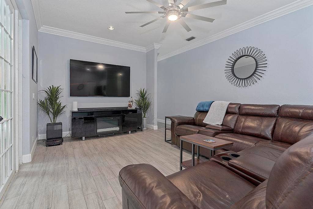 5734 NW 50th Dr - - 567