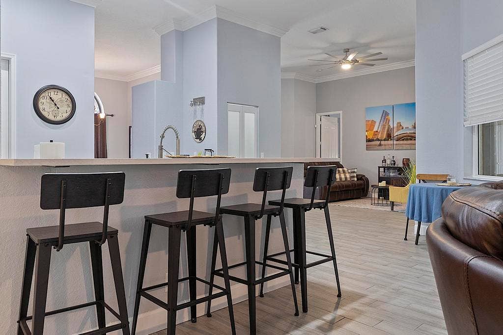 5734 NW 50th Dr - - 572