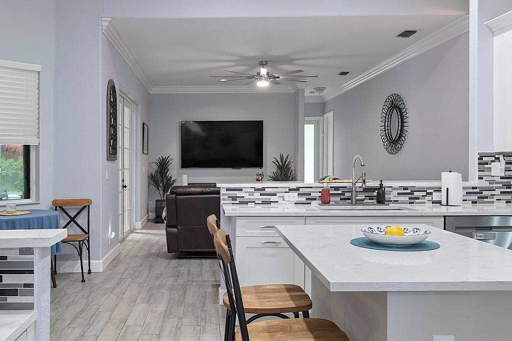 5734 NW 50th Dr - - 564