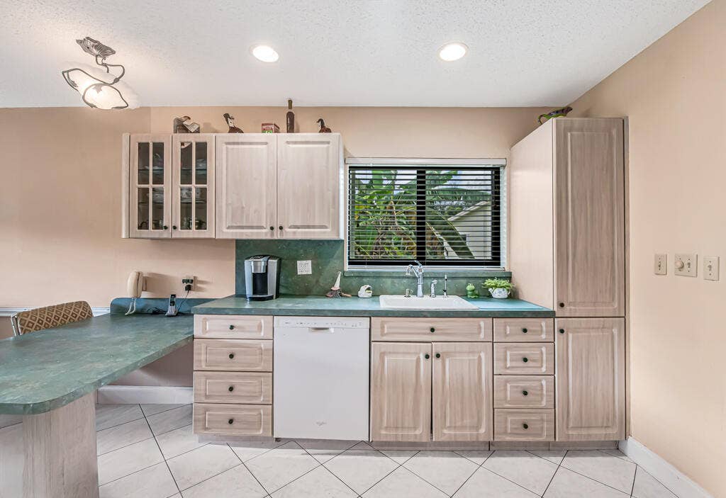 10301 GREENBRIAR Court, Boca Raton, FL 33498 23