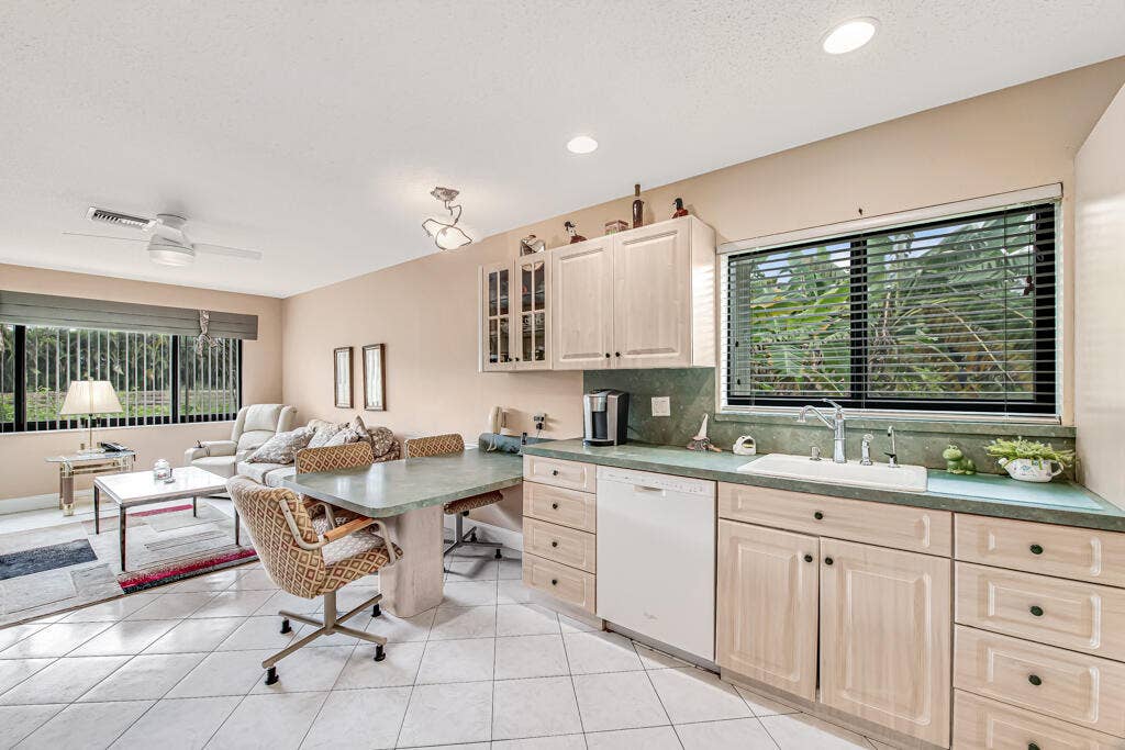 10301 GREENBRIAR Court, Boca Raton, FL 33498 22