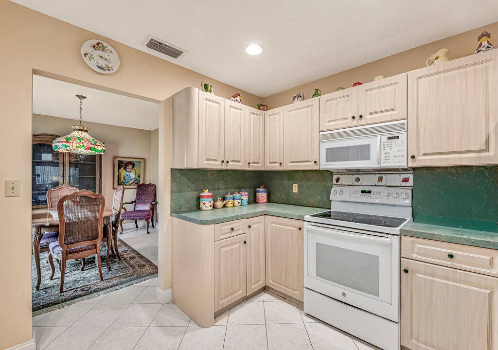 10301 GREENBRIAR Court, Boca Raton, FL 33498 24