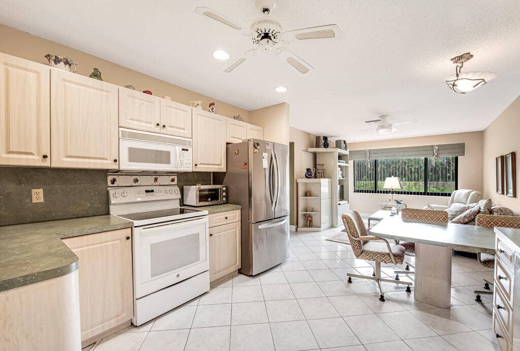 10301 GREENBRIAR Court, Boca Raton, FL 33498 21