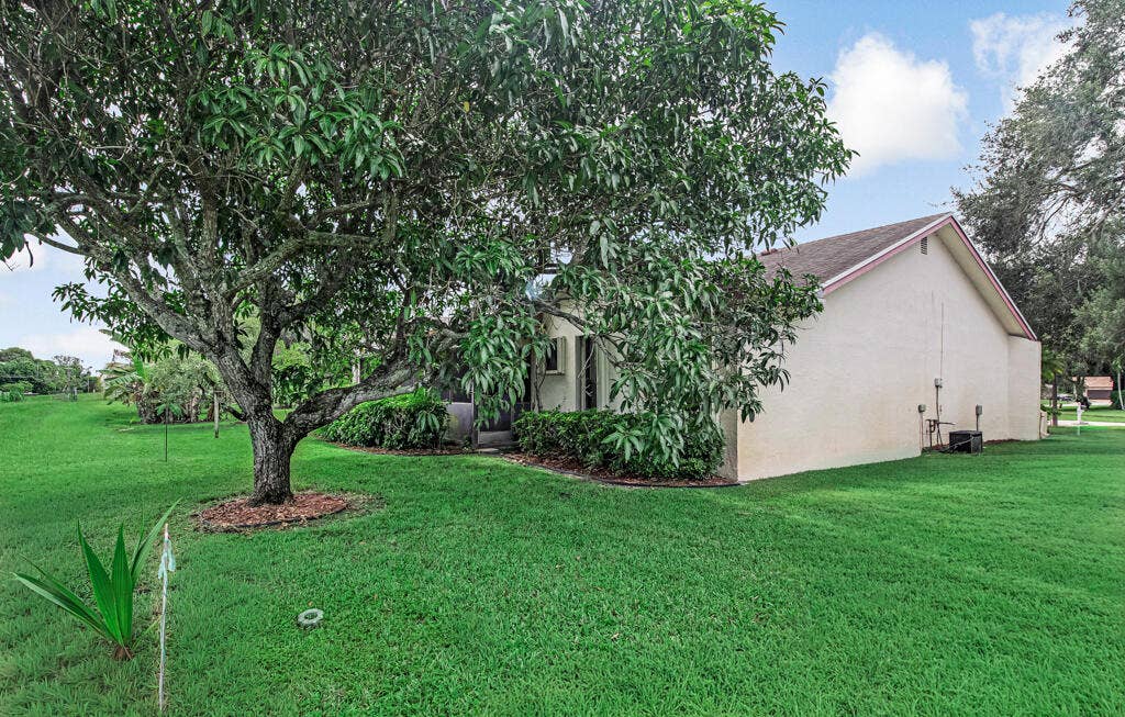 10301 GREENBRIAR Court, Boca Raton, FL 33498 40
