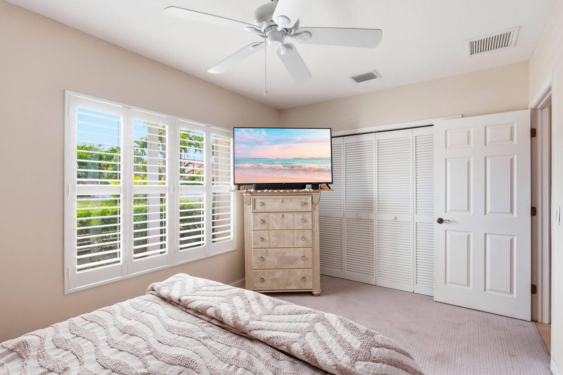 435 MOHAWK Lane, Boca Raton, FL 33487 18-web-or-mls-015_0E2A3242_with_tv