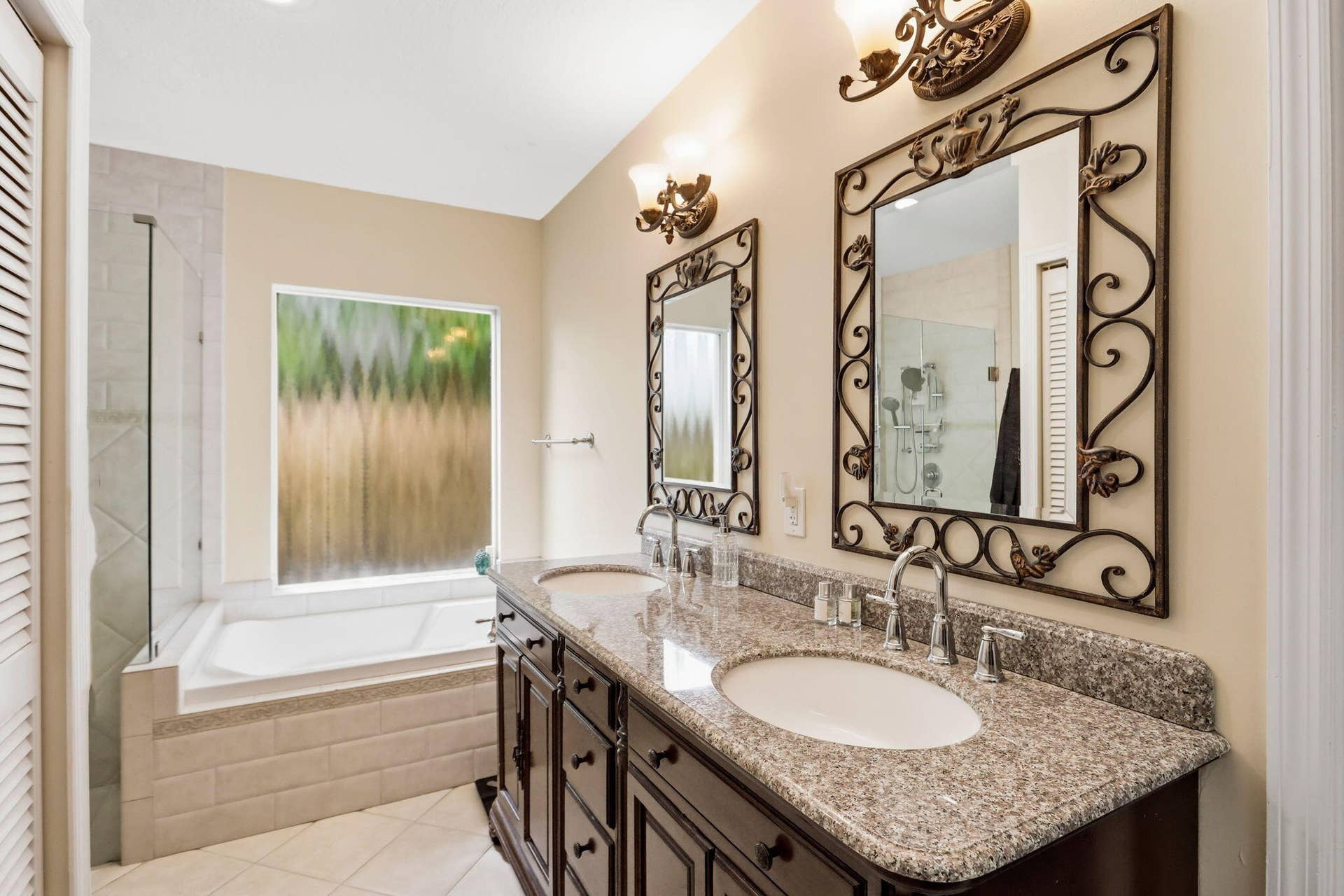 435 MOHAWK Lane, Boca Raton, FL 33487 25-web-or-mls-022_0E2A3275