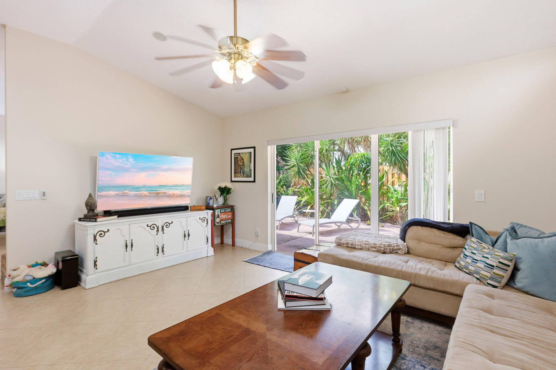 435 MOHAWK Lane, Boca Raton, FL 33487 9-web-or-mls-006_0E2A3299_with_tv