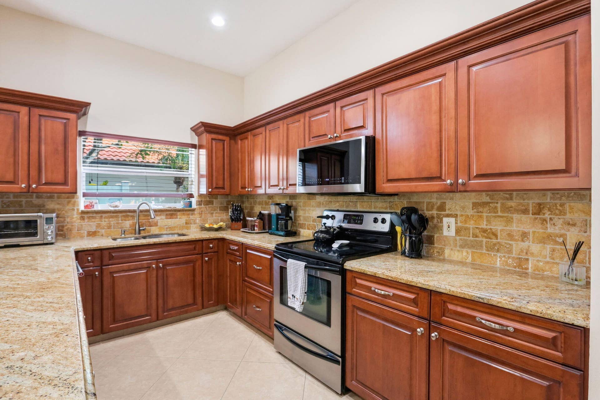 435 MOHAWK Lane, Boca Raton, FL 33487 11-web-or-mls-008_0E2A3287
