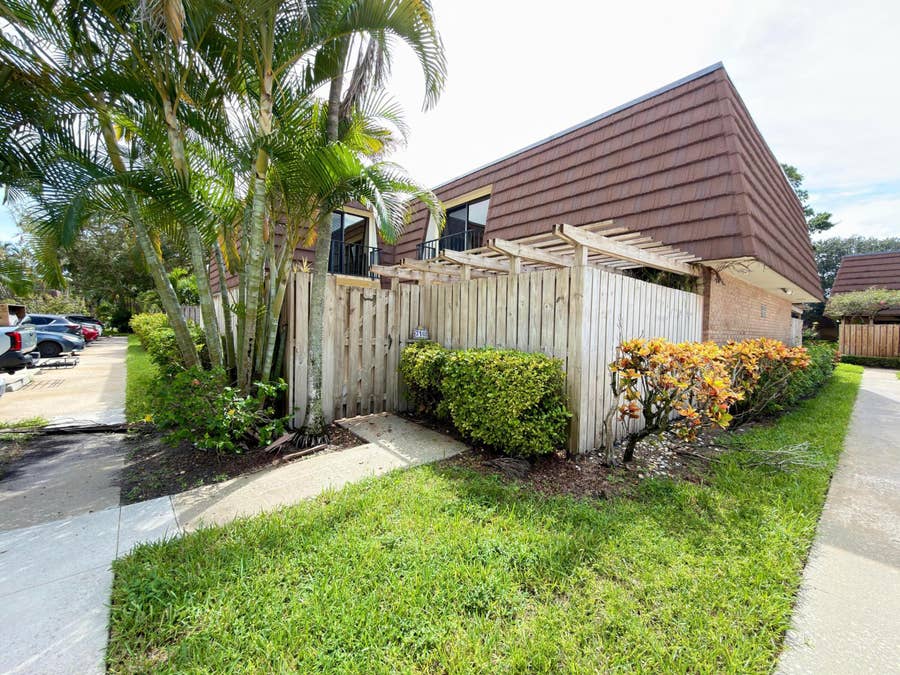 Property photo for 710 7th Lane, Palm Beach Gardens, FL