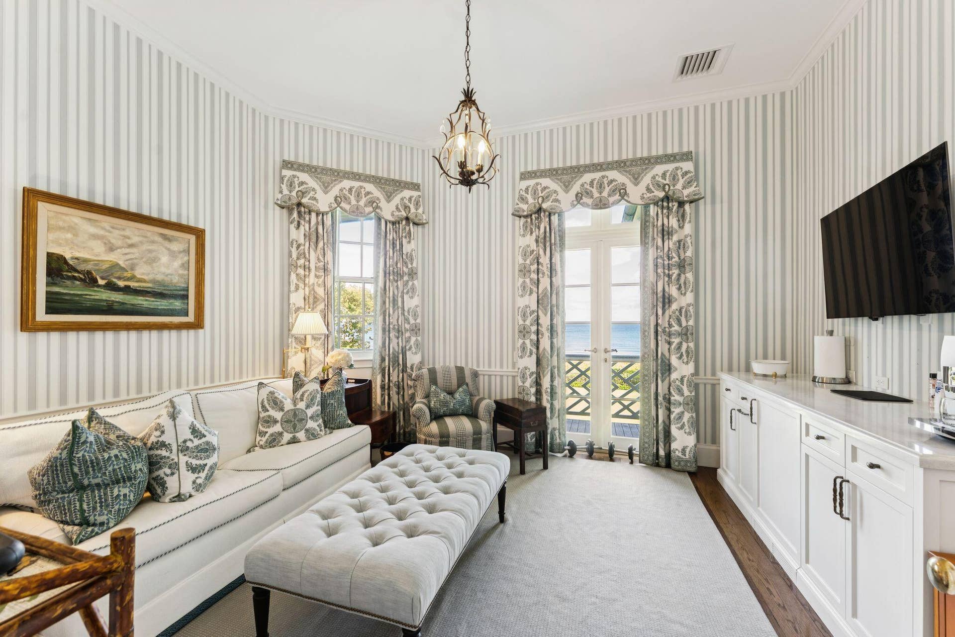 1919 N OCEAN Boulevard, Gulf Stream, FL 33483 Guest sitting room