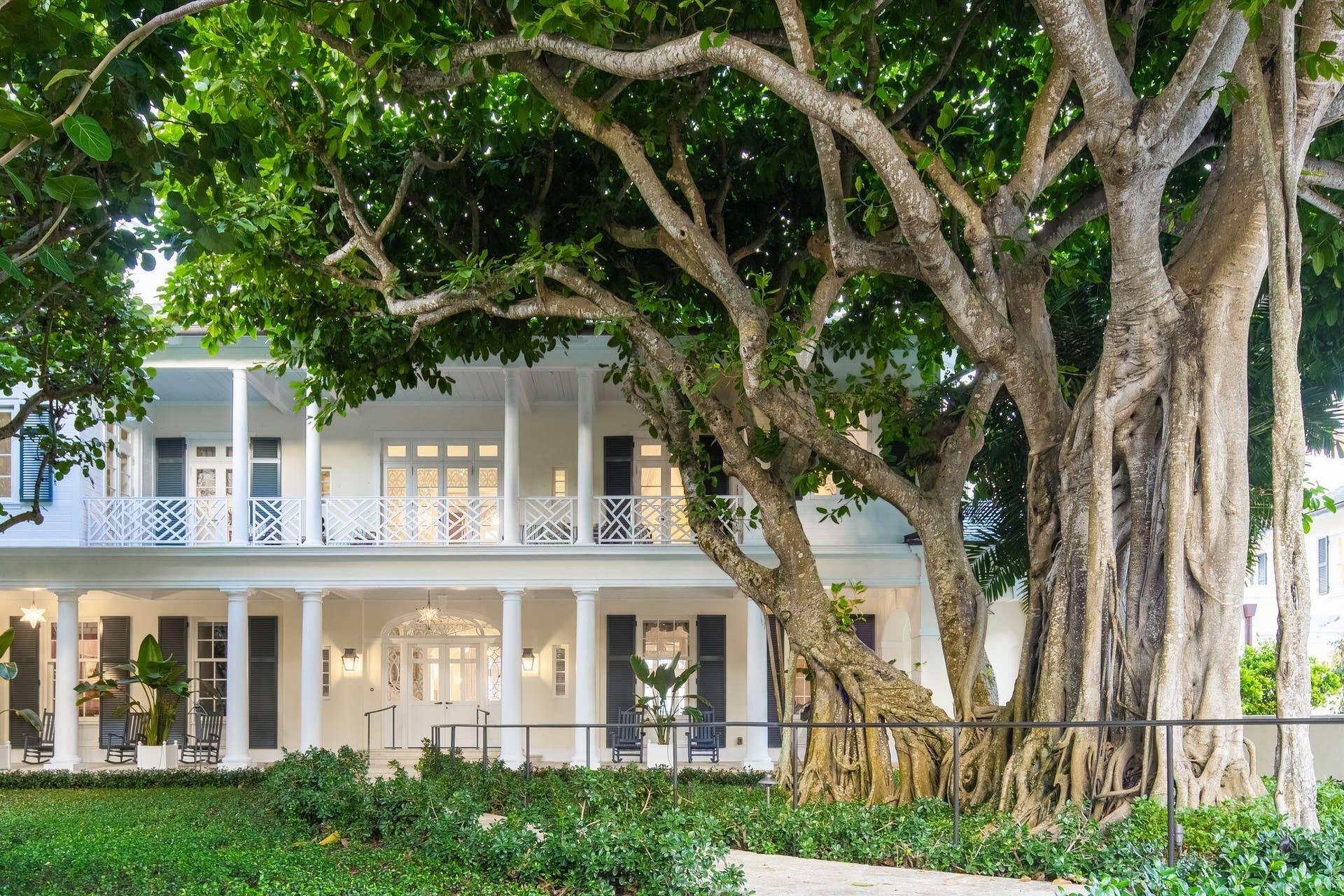 1919 N OCEAN Boulevard, Gulf Stream, FL 33483 Front entrance Banyan