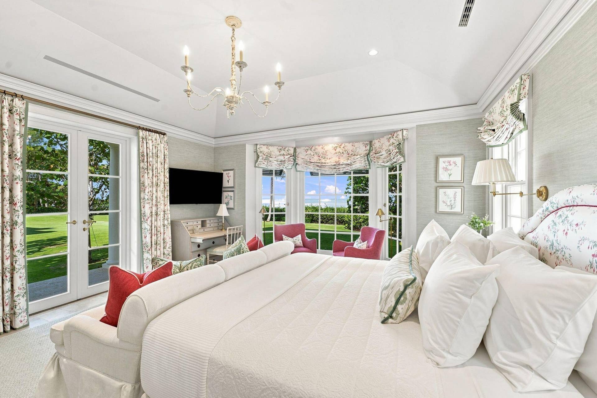 1919 N OCEAN Boulevard, Gulf Stream, FL 33483 1st floor Guest House suite