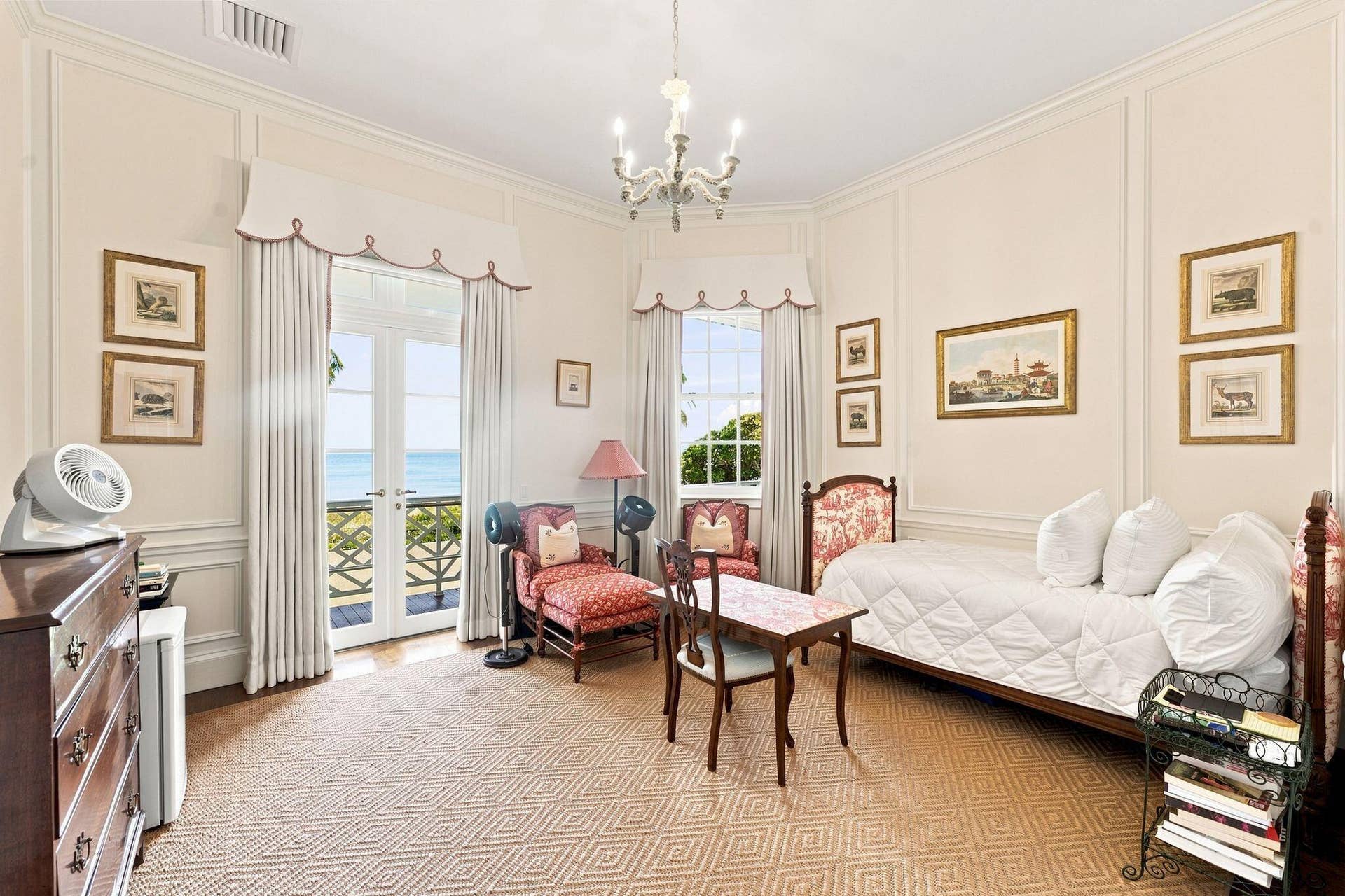 1919 N OCEAN Boulevard, Gulf Stream, FL 33483 Primary sitting room