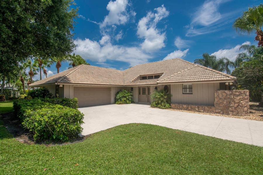 Property photo for 13 Balfour Road W, Palm Beach Gardens, FL