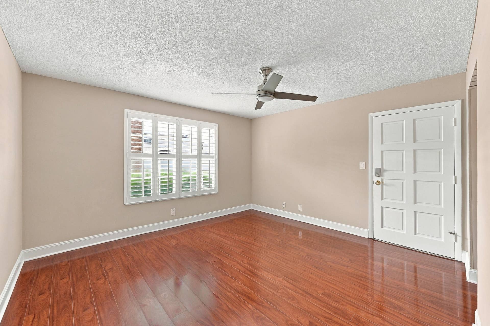 17_primary bedroom