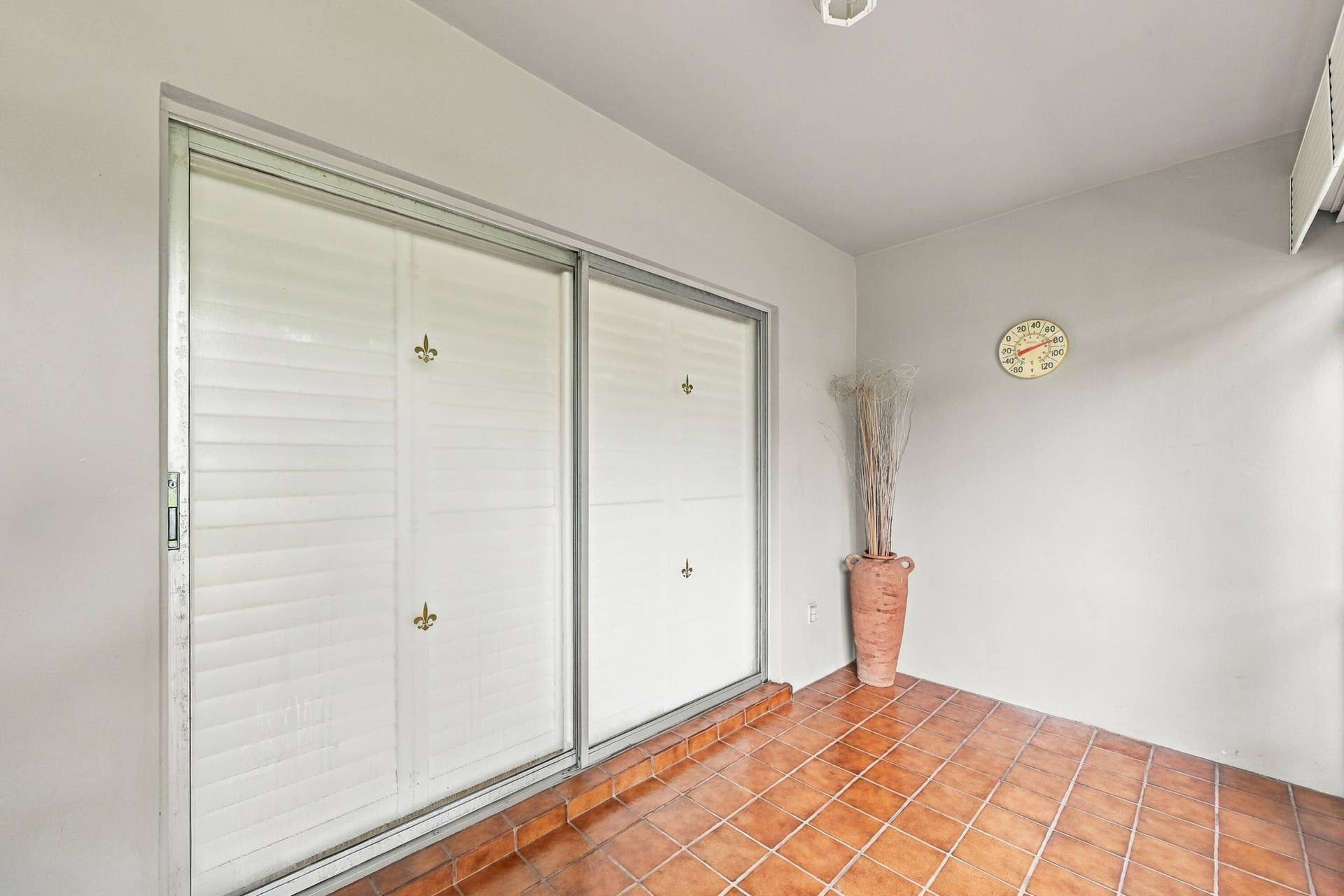 32_sun room
