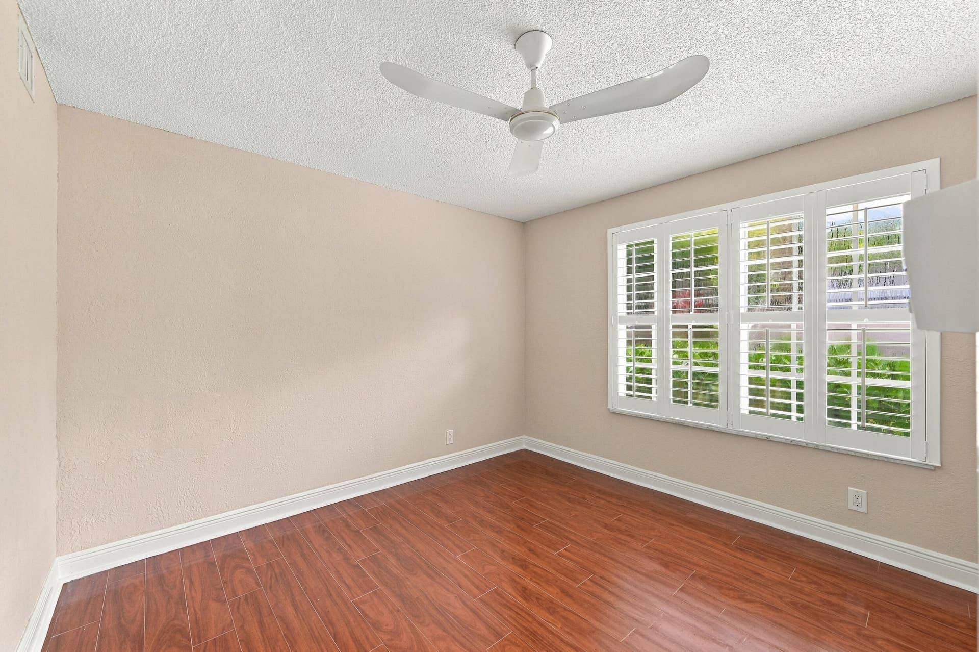 25_bedroom