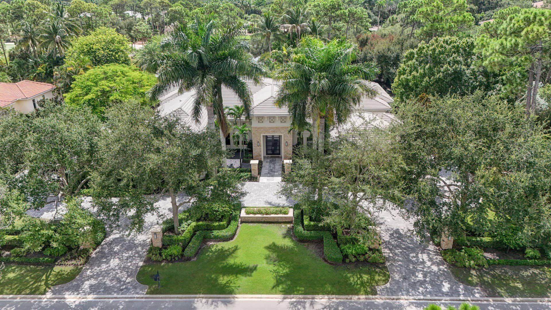 12200 TILLINGHAST Circle, Palm Beach Gardens, FL 33418 143-web-or-mls-DJI_20260831234138_0166_D