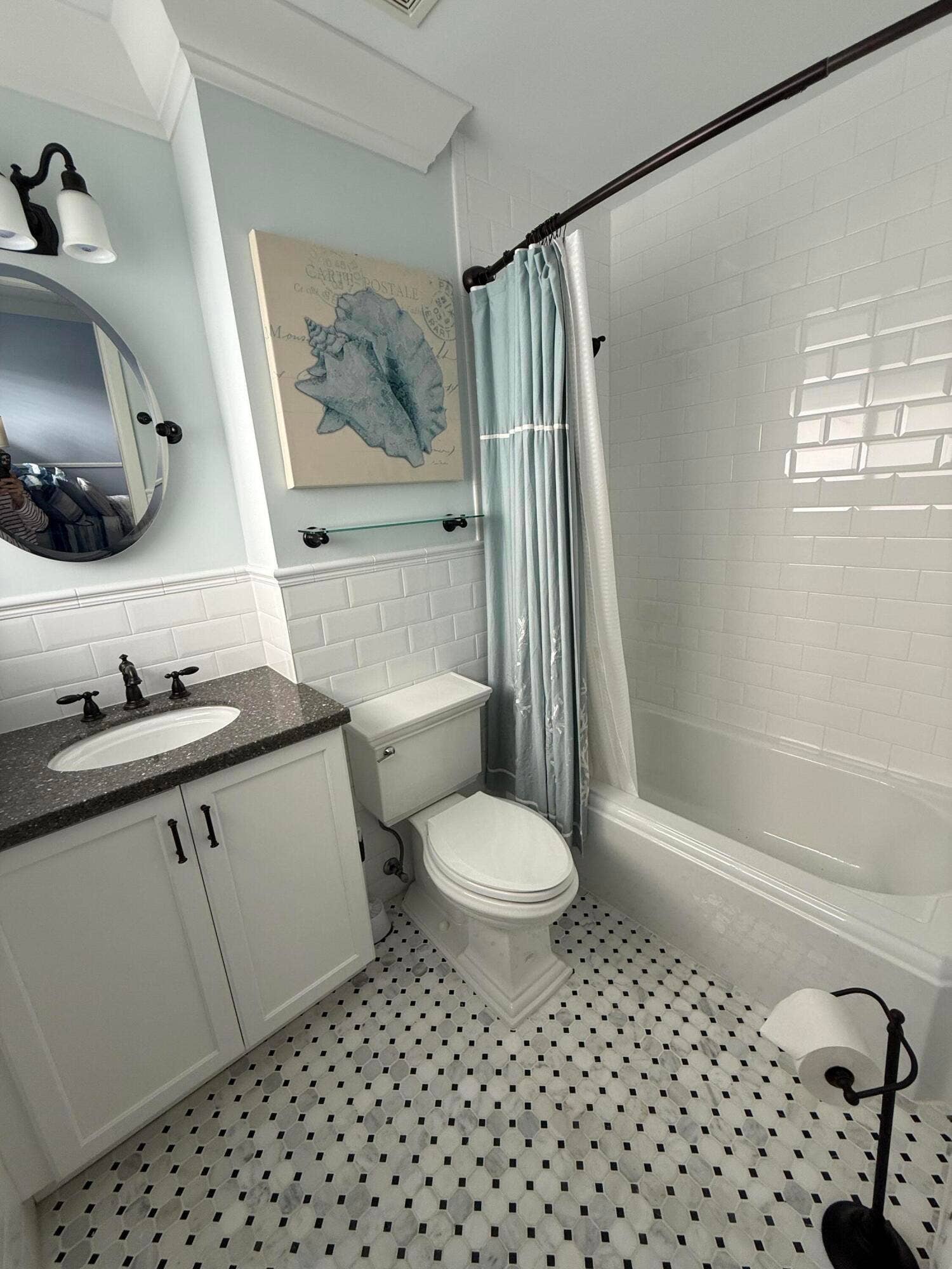 2nd bedroom Ensuite bath