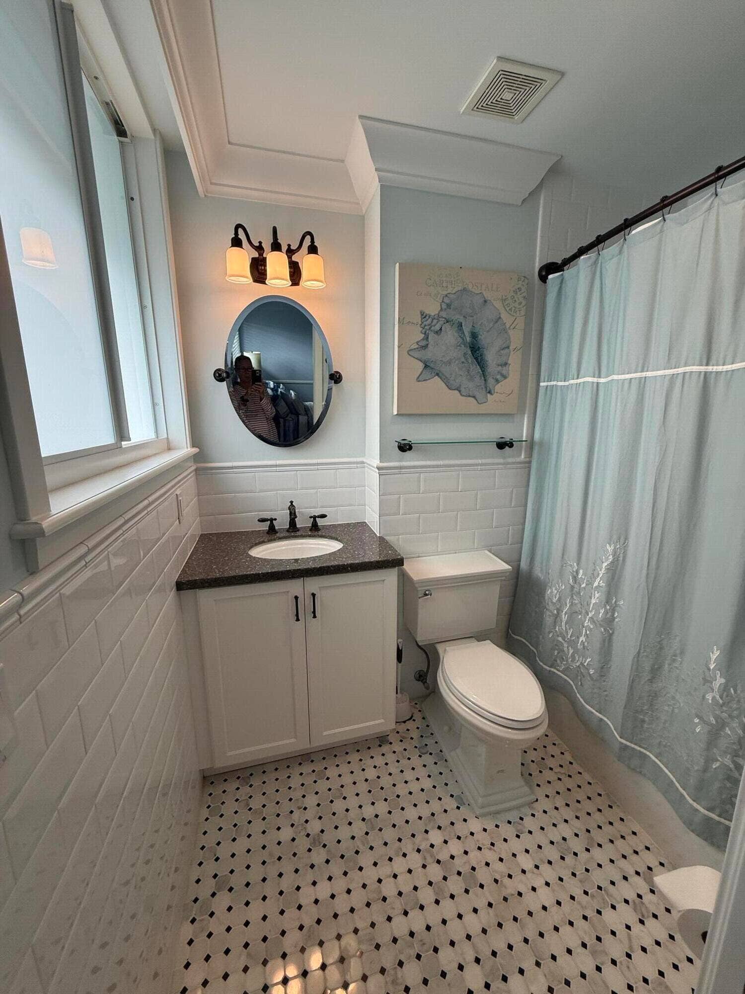 2nd bedroom Ensuite bath