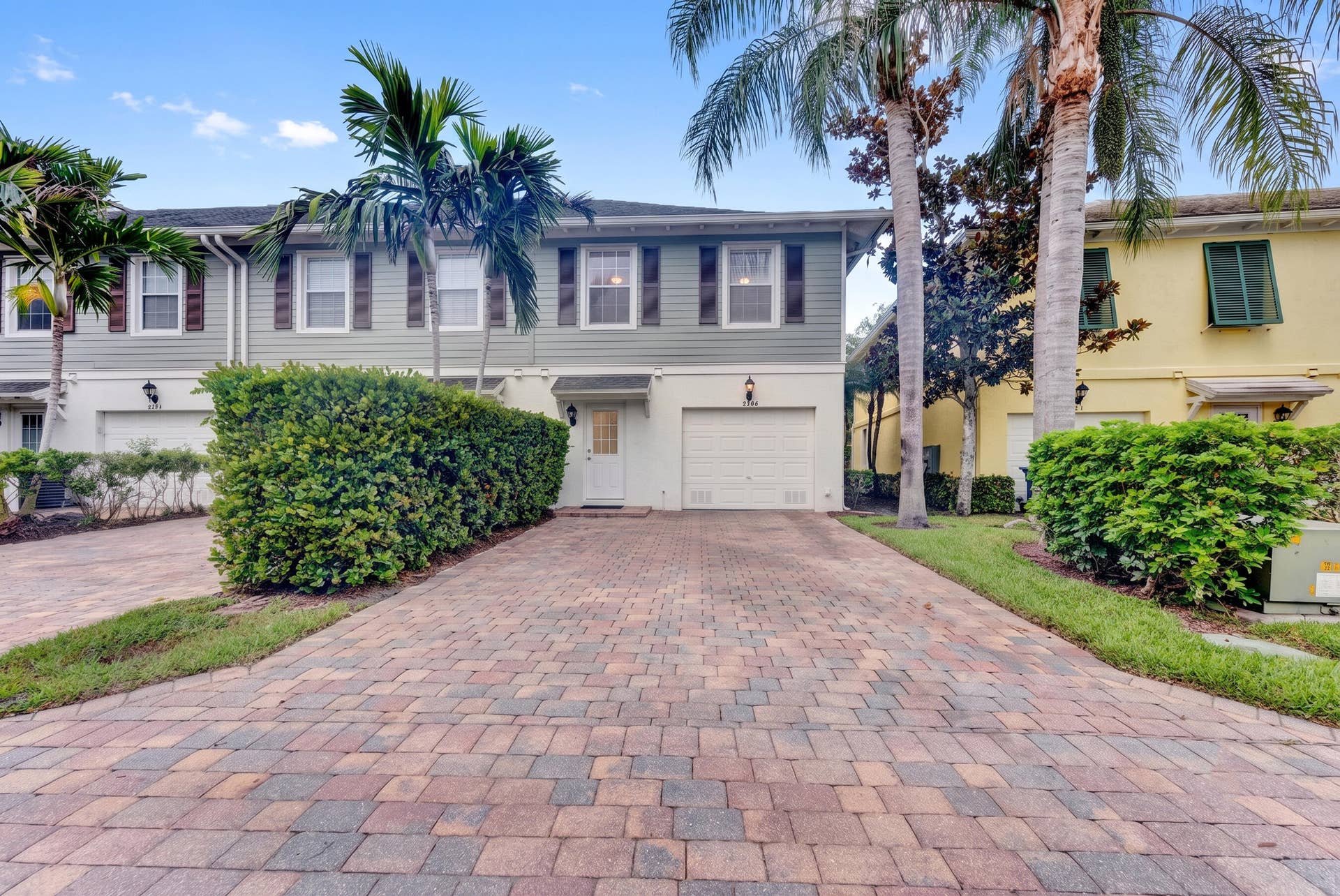 Driveway/Garage