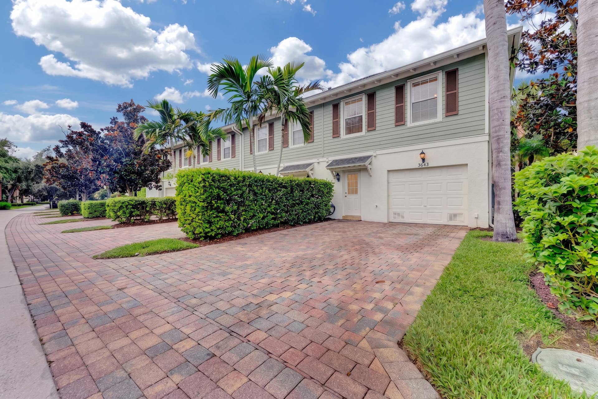 Driveway/Garage