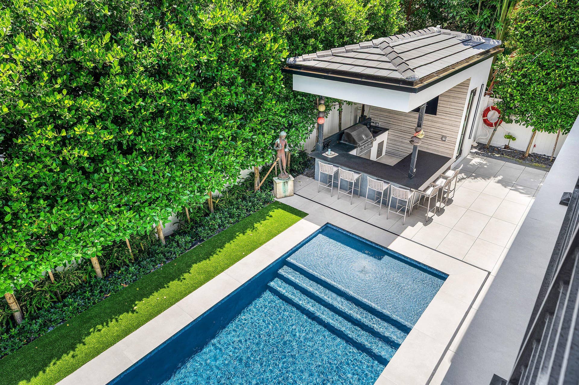 Pool/Outdoor Kitchen