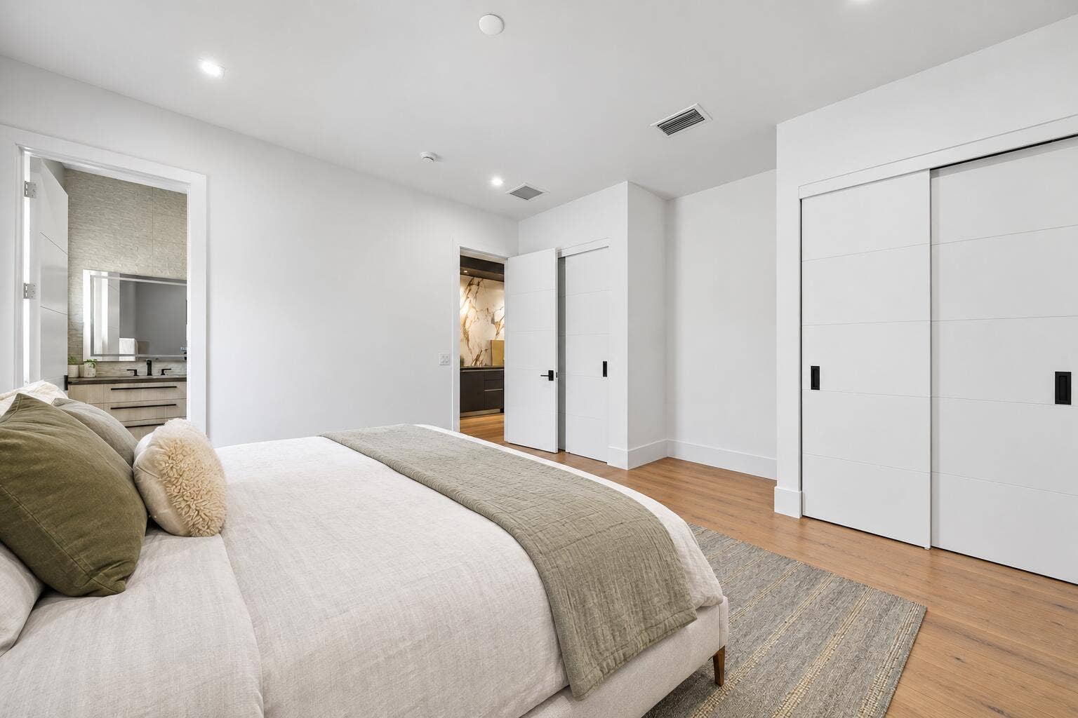 Upstairs Bedroom 2