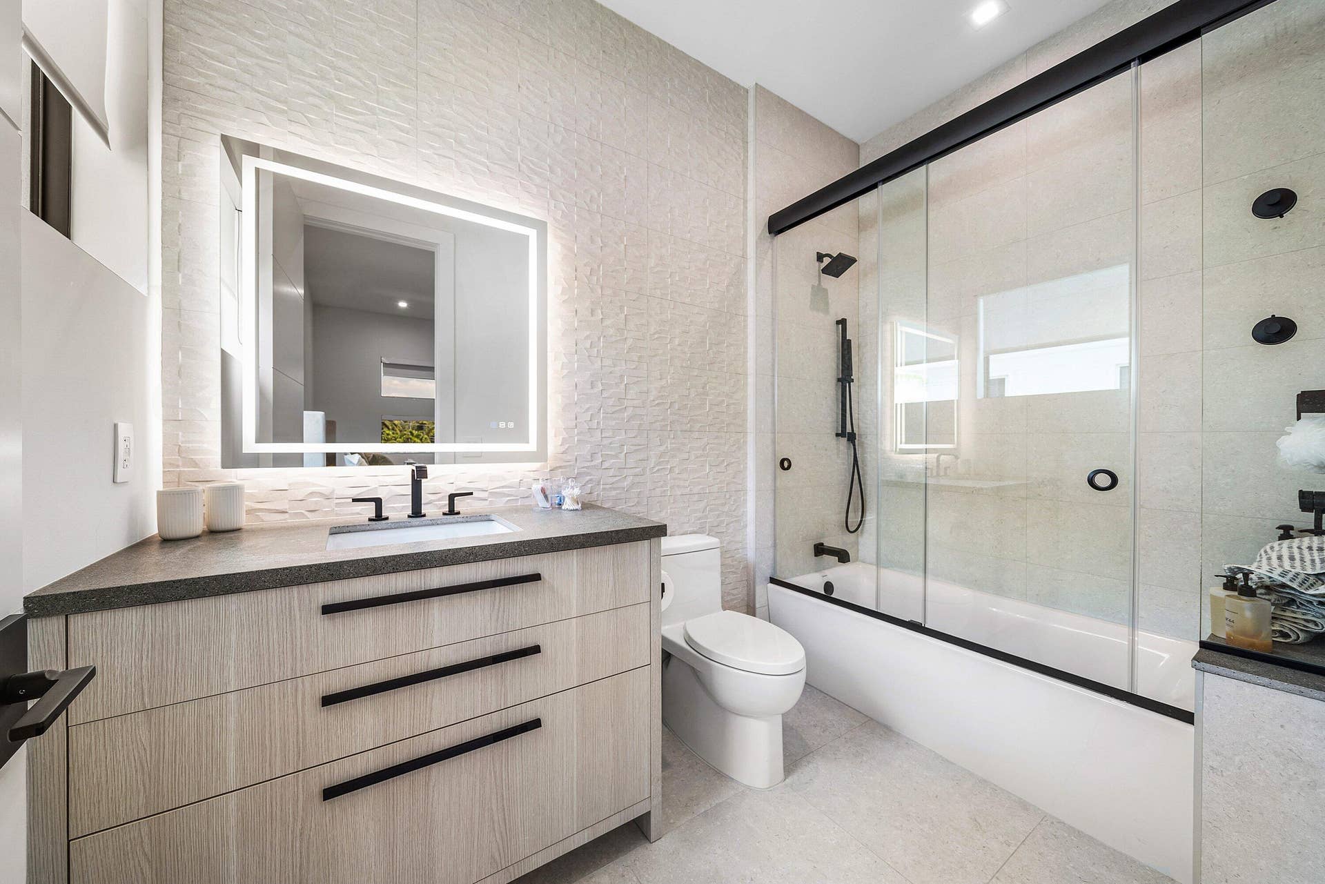 Bedroom 2 En Suite Bathroom