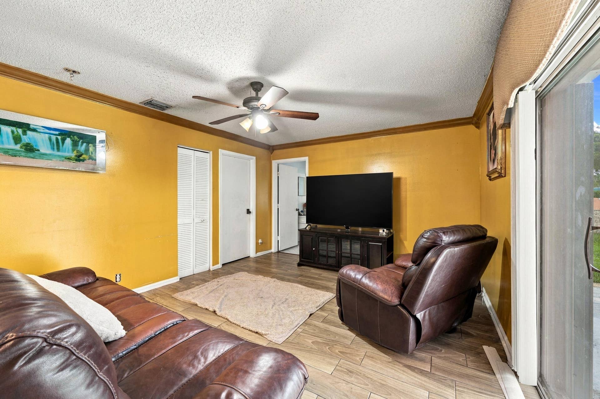 3243 NW 43RD Place, Oakland Park, FL 33309 14_dsc_3201_with_tv