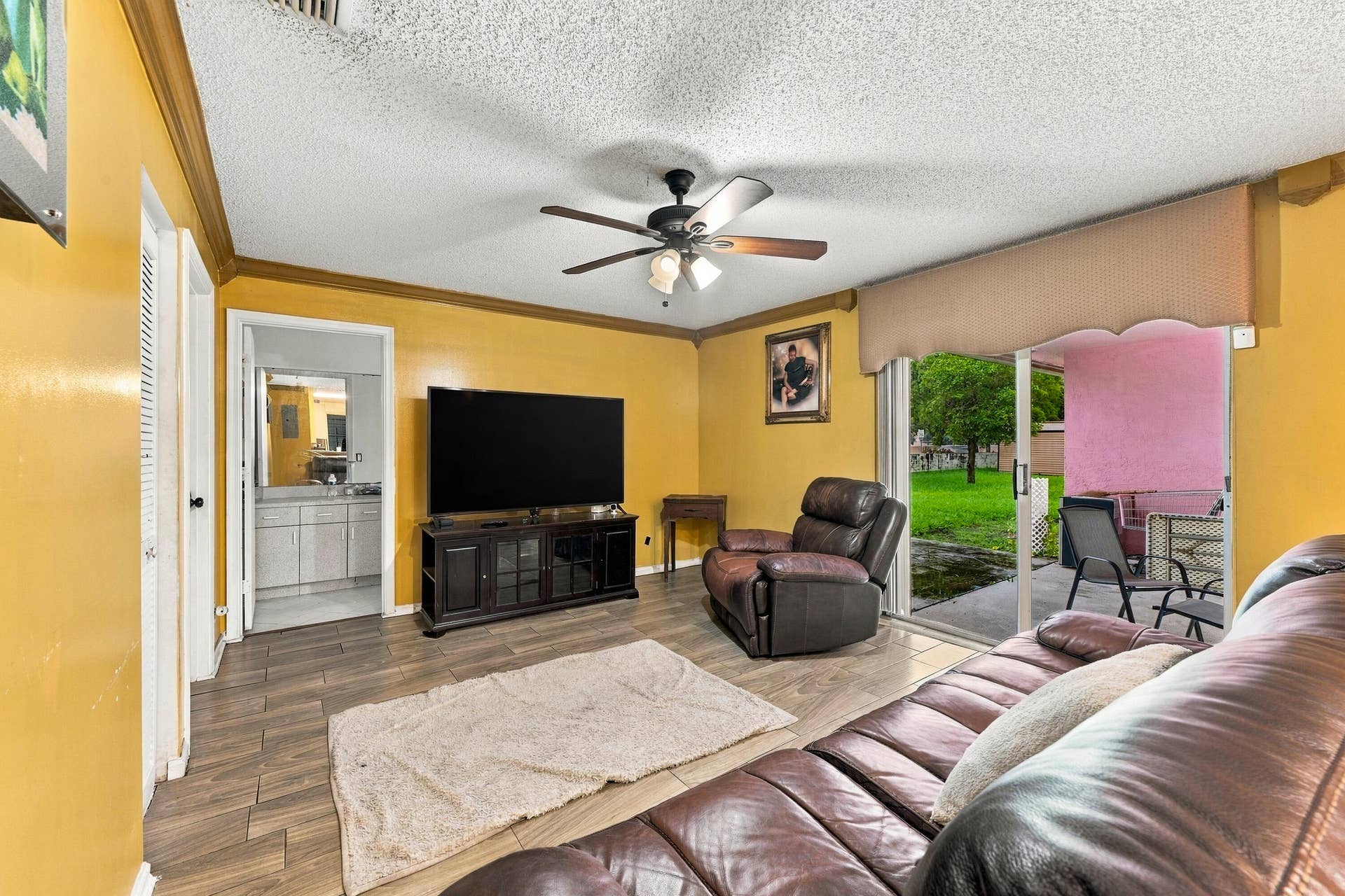 3243 NW 43RD Place, Oakland Park, FL 33309 16_dsc_3211_with_tv