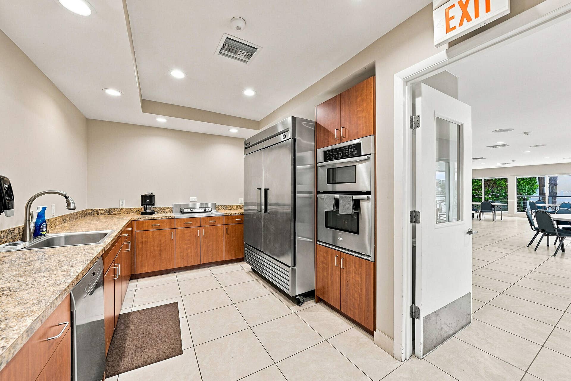 3300 NE 36TH Street, #1105, Fort Lauderdale, FL 33308 06_kitchen