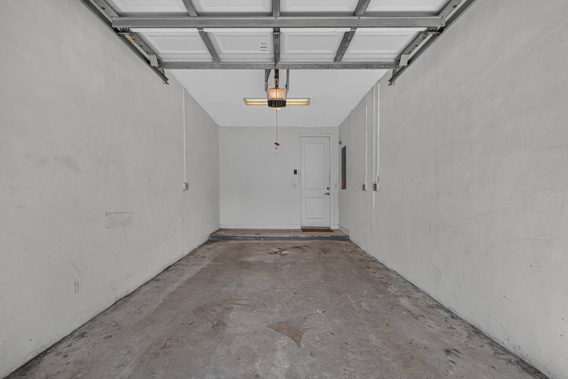 295 1 car garage