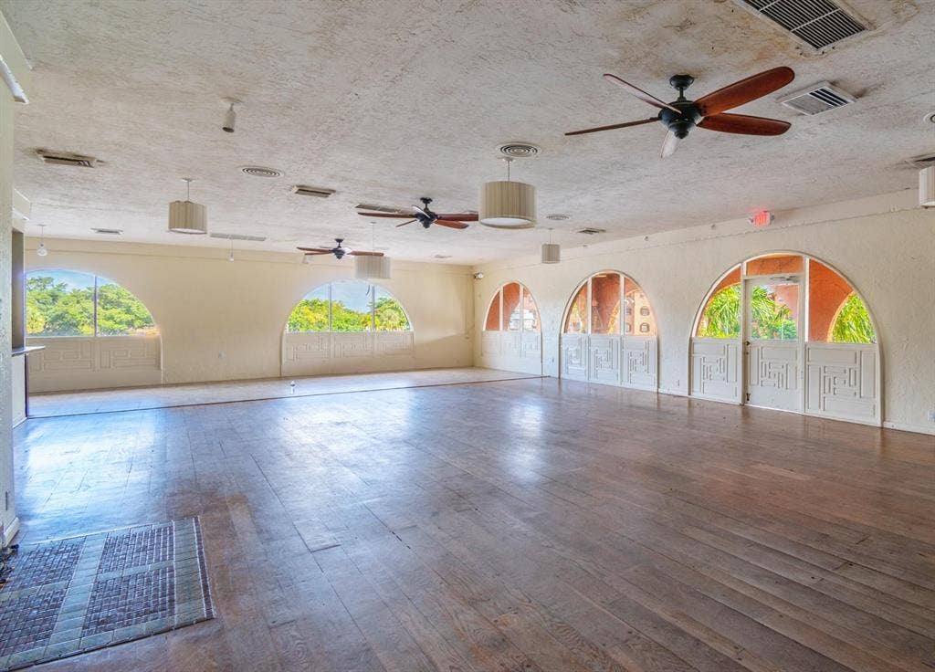 610 TENNIS CLUB Drive, #305, Fort Lauderdale, FL 33311 GetMedia (2)