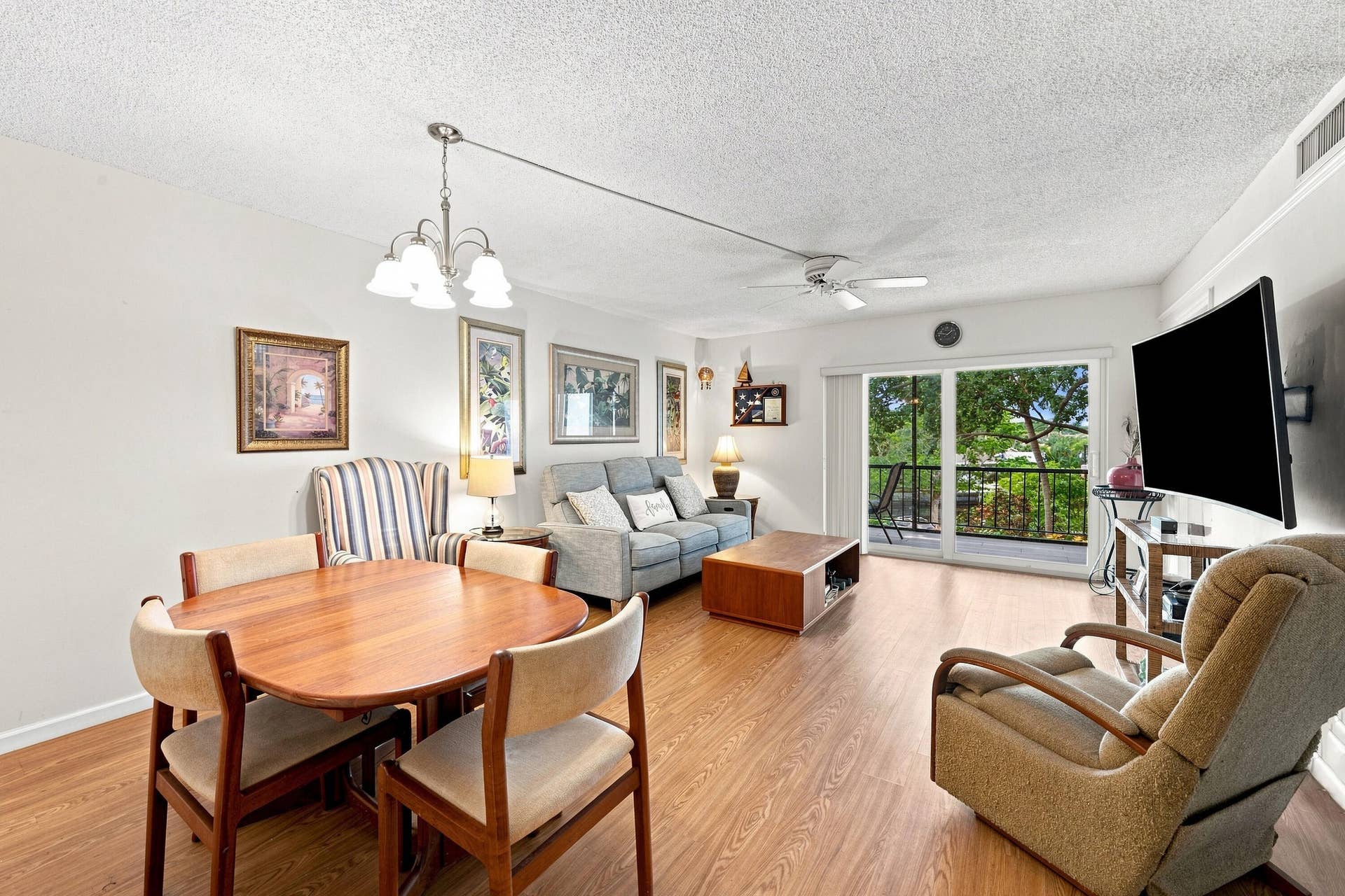 610 TENNIS CLUB Drive, #305, Fort Lauderdale, FL 33311 13_03_dsc_2472_with_tv