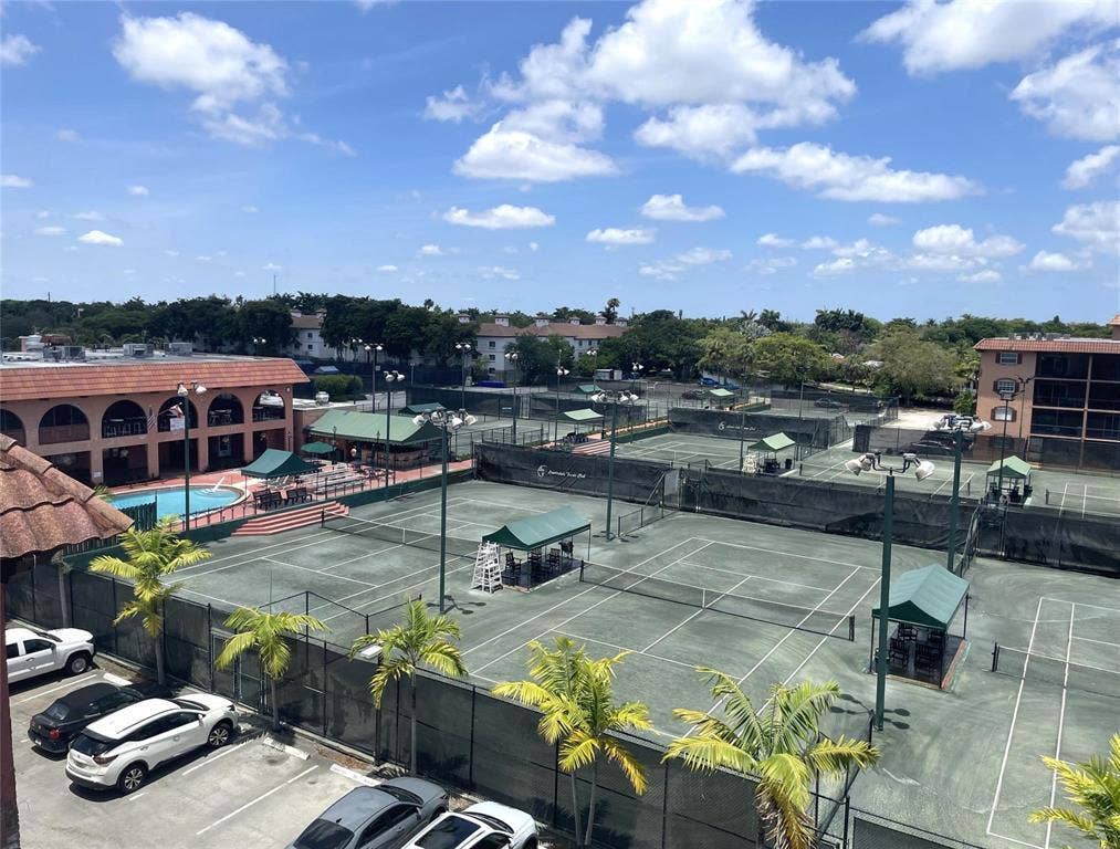 610 TENNIS CLUB Drive, #305, Fort Lauderdale, FL 33311 GetMedia (6)