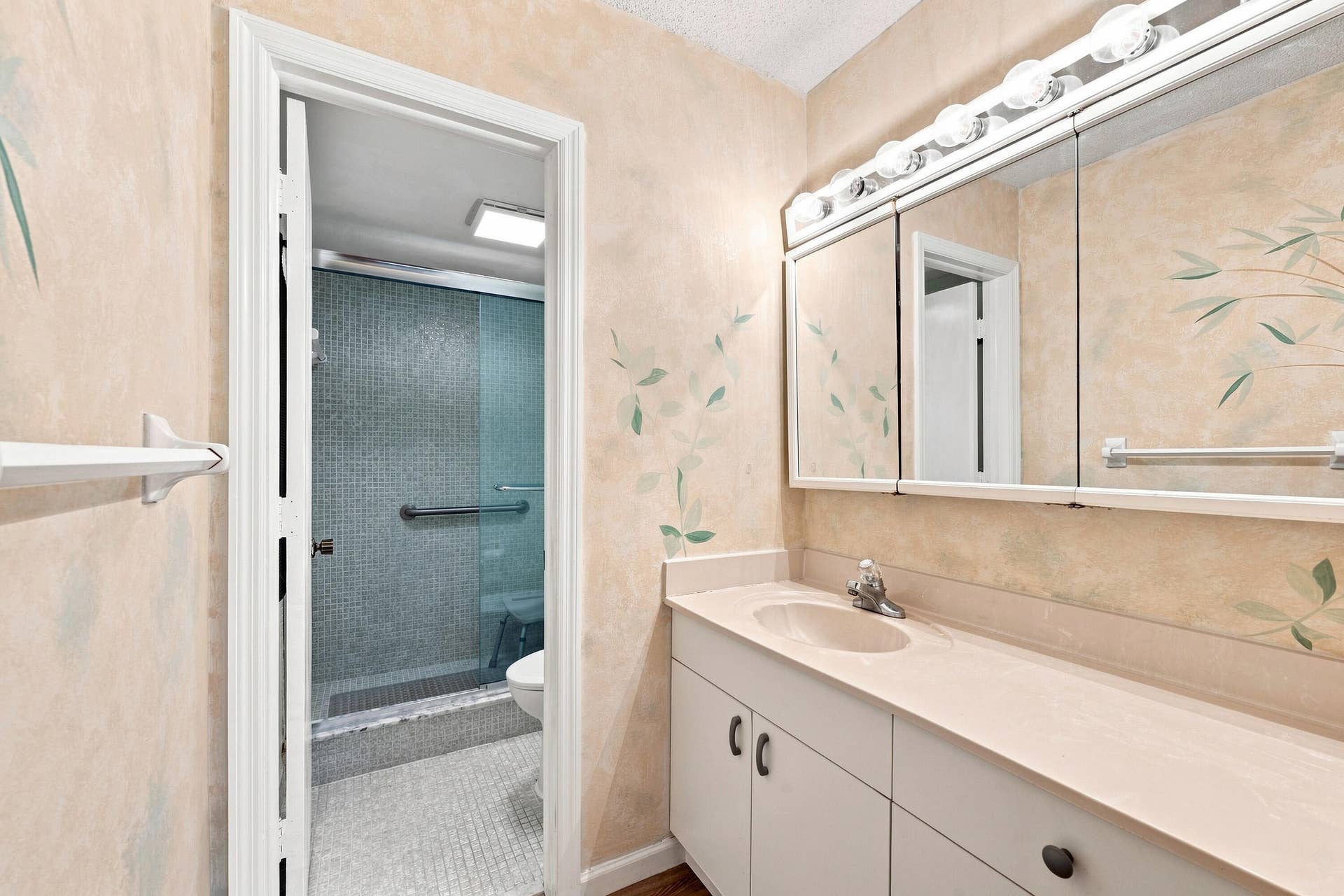 610 TENNIS CLUB Drive, #305, Fort Lauderdale, FL 33311 21_dsc_2567