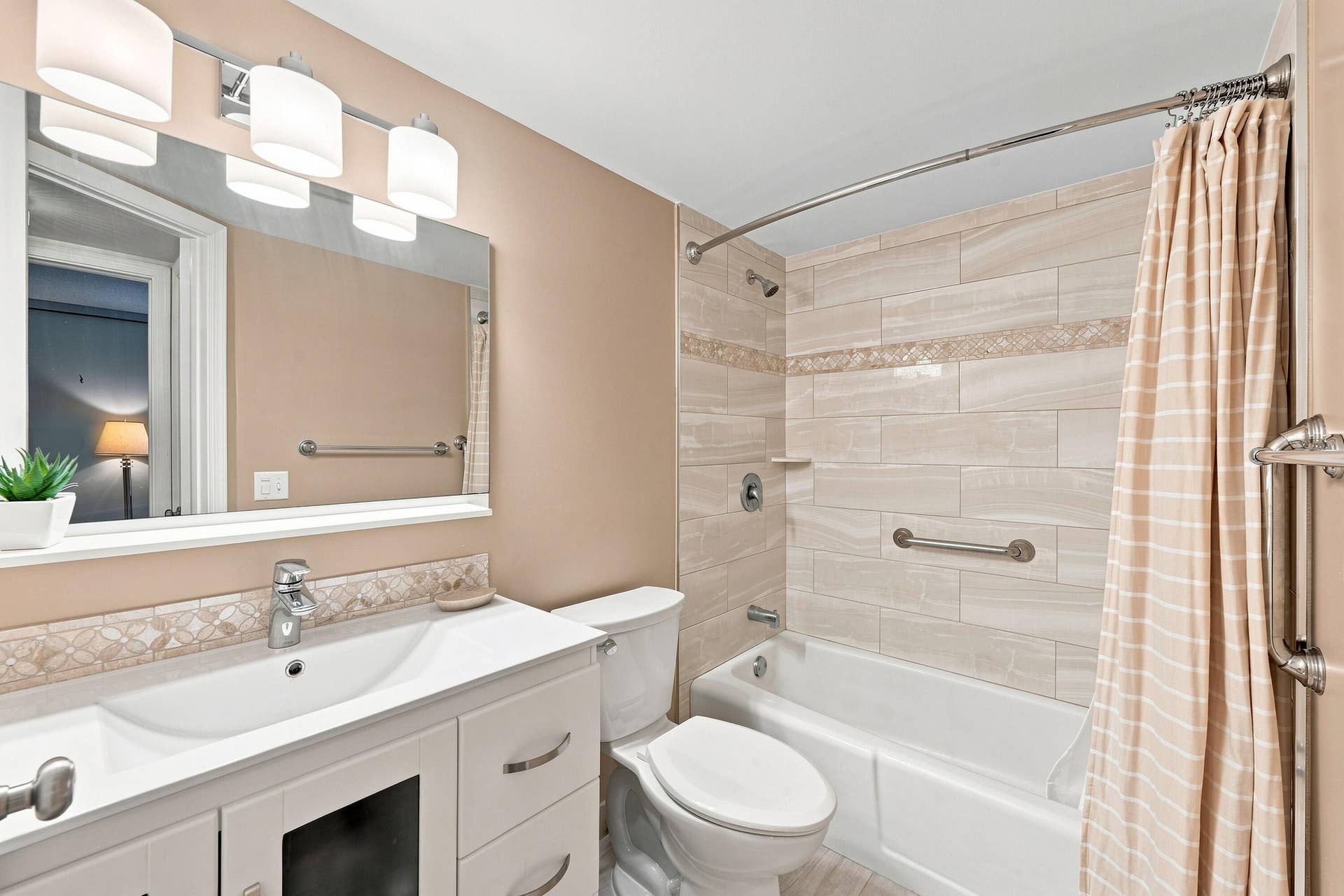 610 TENNIS CLUB Drive, #305, Fort Lauderdale, FL 33311 20_dsc_2547