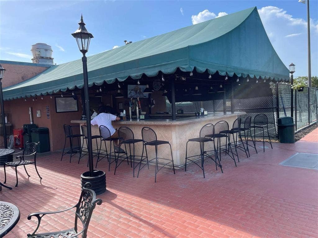 610 TENNIS CLUB Drive, #305, Fort Lauderdale, FL 33311 GetMedia (5)
