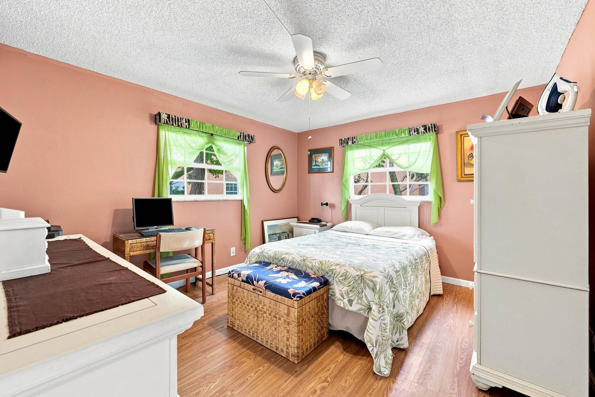 610 TENNIS CLUB Drive, #305, Fort Lauderdale, FL 33311 23_dsc_2557_with_tv