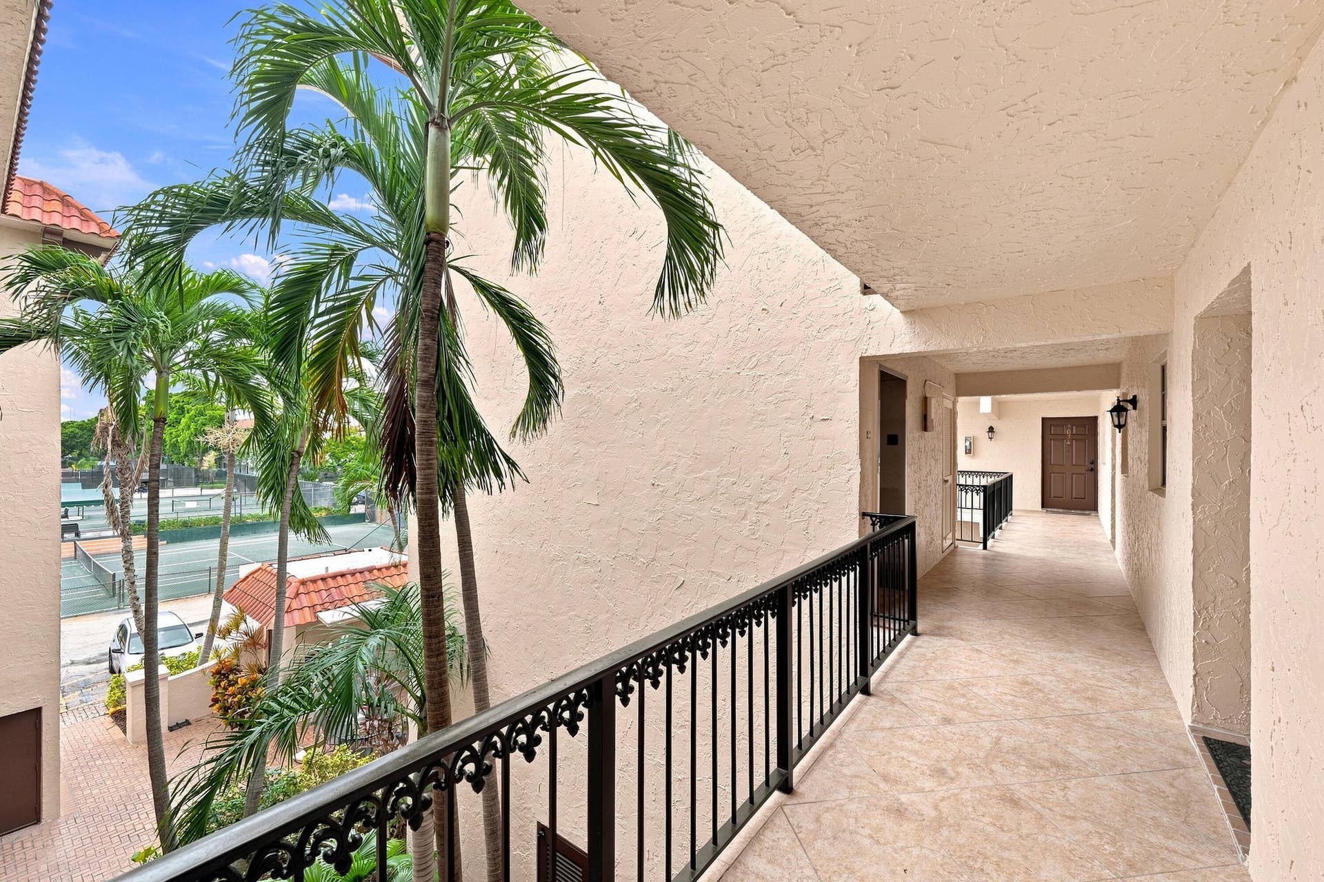 610 TENNIS CLUB Drive, #305, Fort Lauderdale, FL 33311 05_dsc_2582