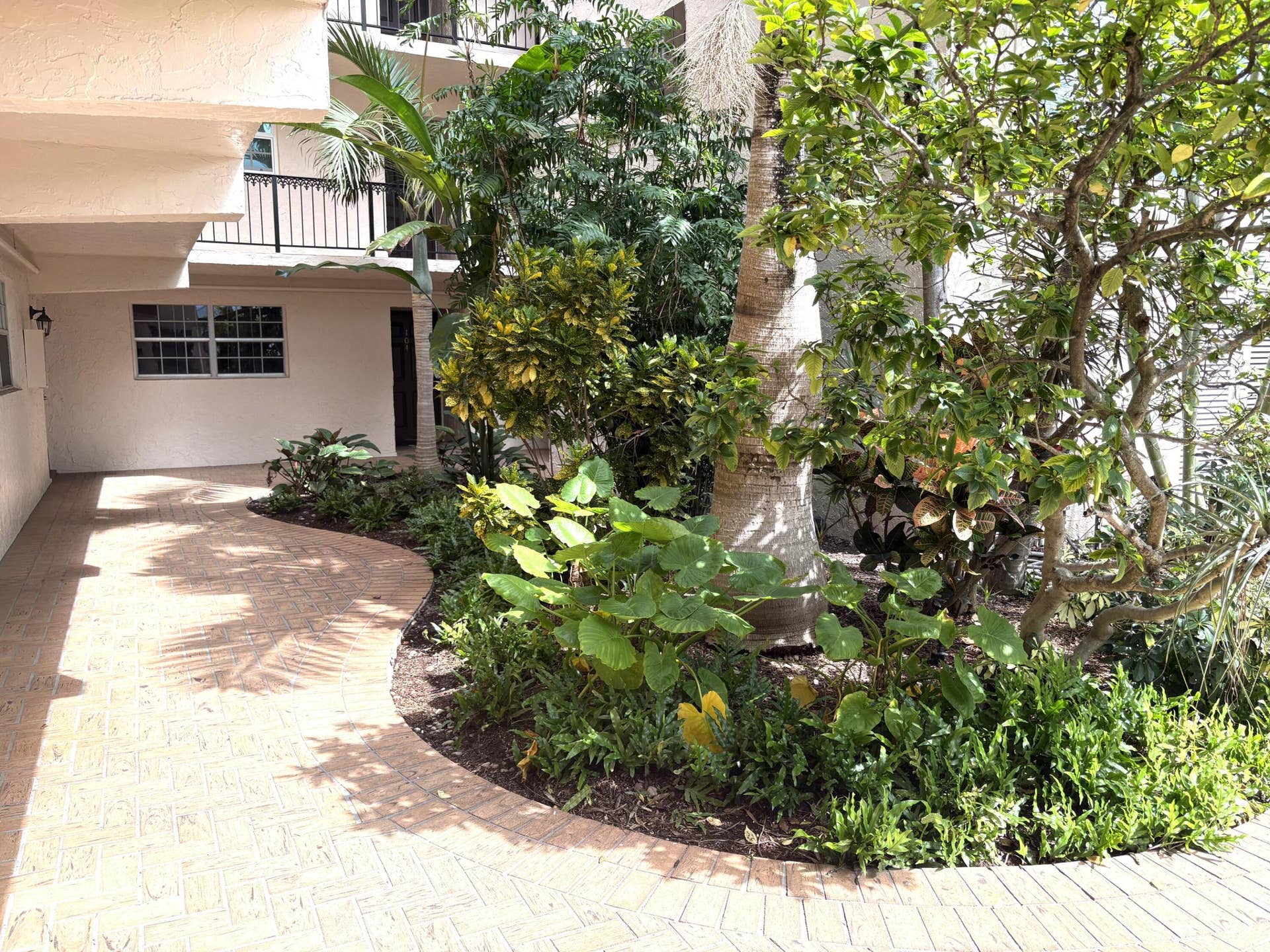 610 TENNIS CLUB Drive, #305, Fort Lauderdale, FL 33311 IMG_7163