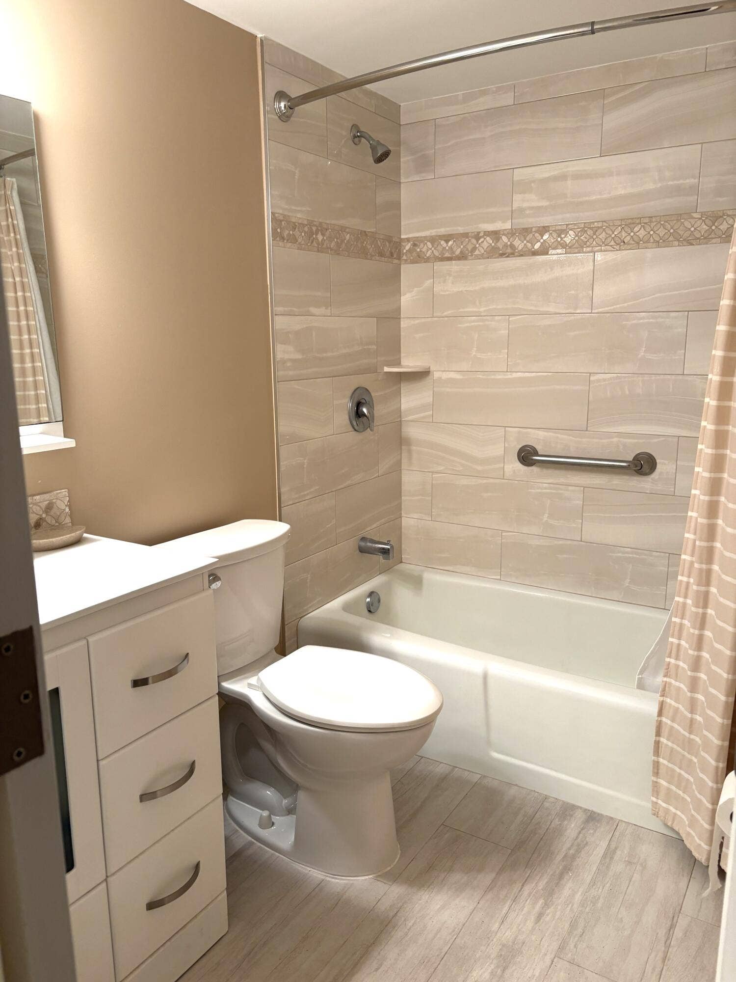 610 TENNIS CLUB Drive, #305, Fort Lauderdale, FL 33311 IMG_7165